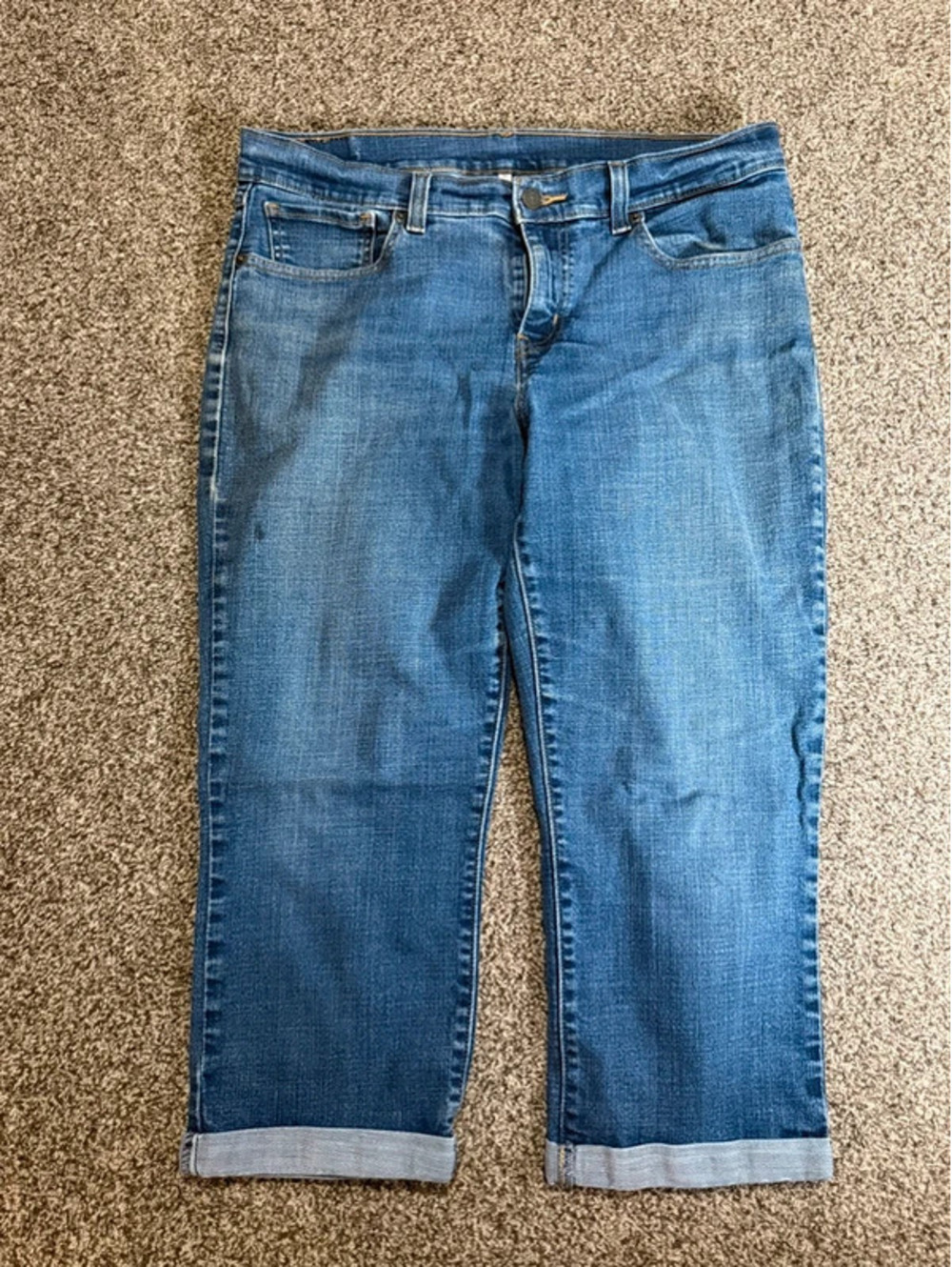 Levi’s Women’s Cropped Capri Jeans Cuffed Medium Wash Denim